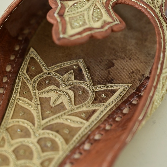 Ornate Gold Embroidered and Leather Shoes Slippers w/ Tassel Size 40 - Picture 6 of 13